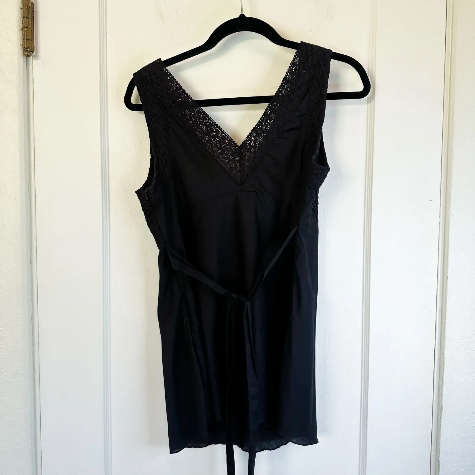 Lulumari | Vintage‎ Y2K 100% Cotton Floral Embroidered Lace V Neck Tie Top Black - Image 2