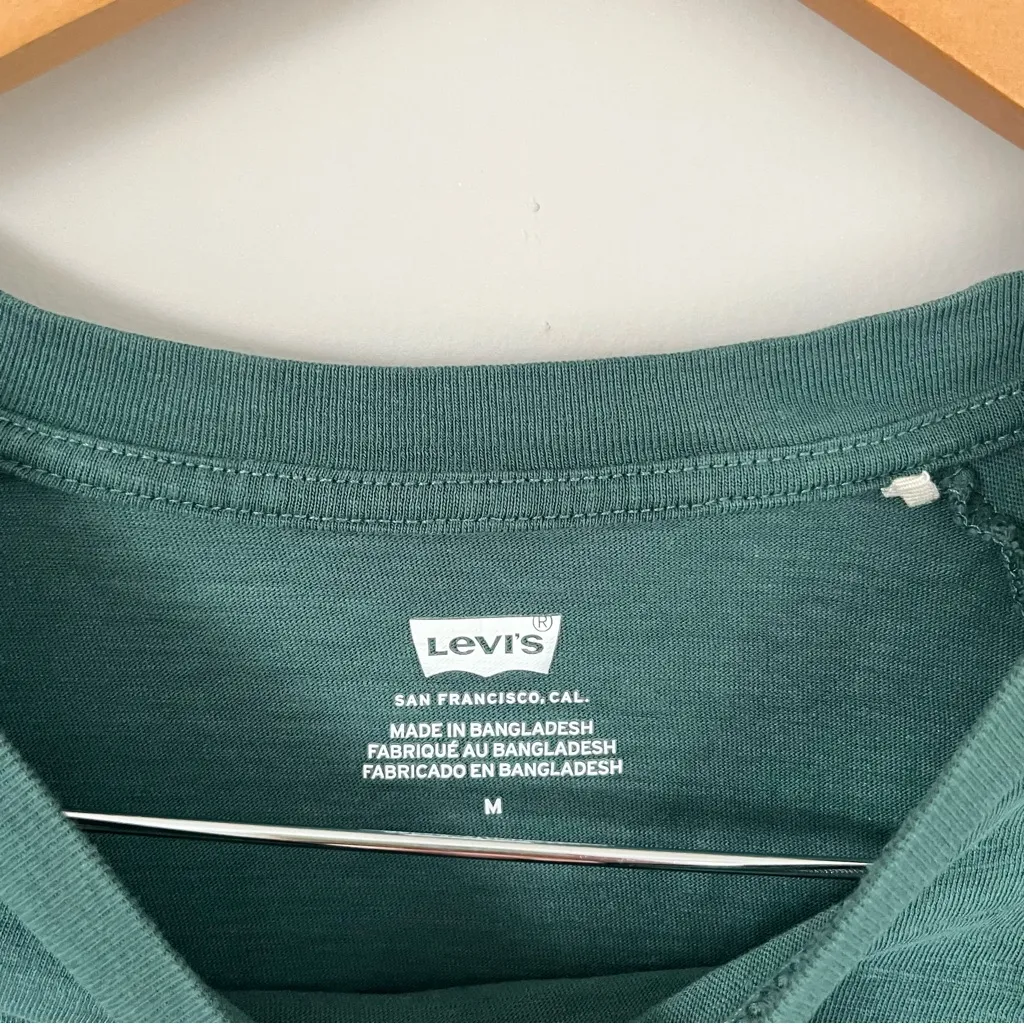 Levi’s Green Game Day Crop Top Size Medium - Image 3