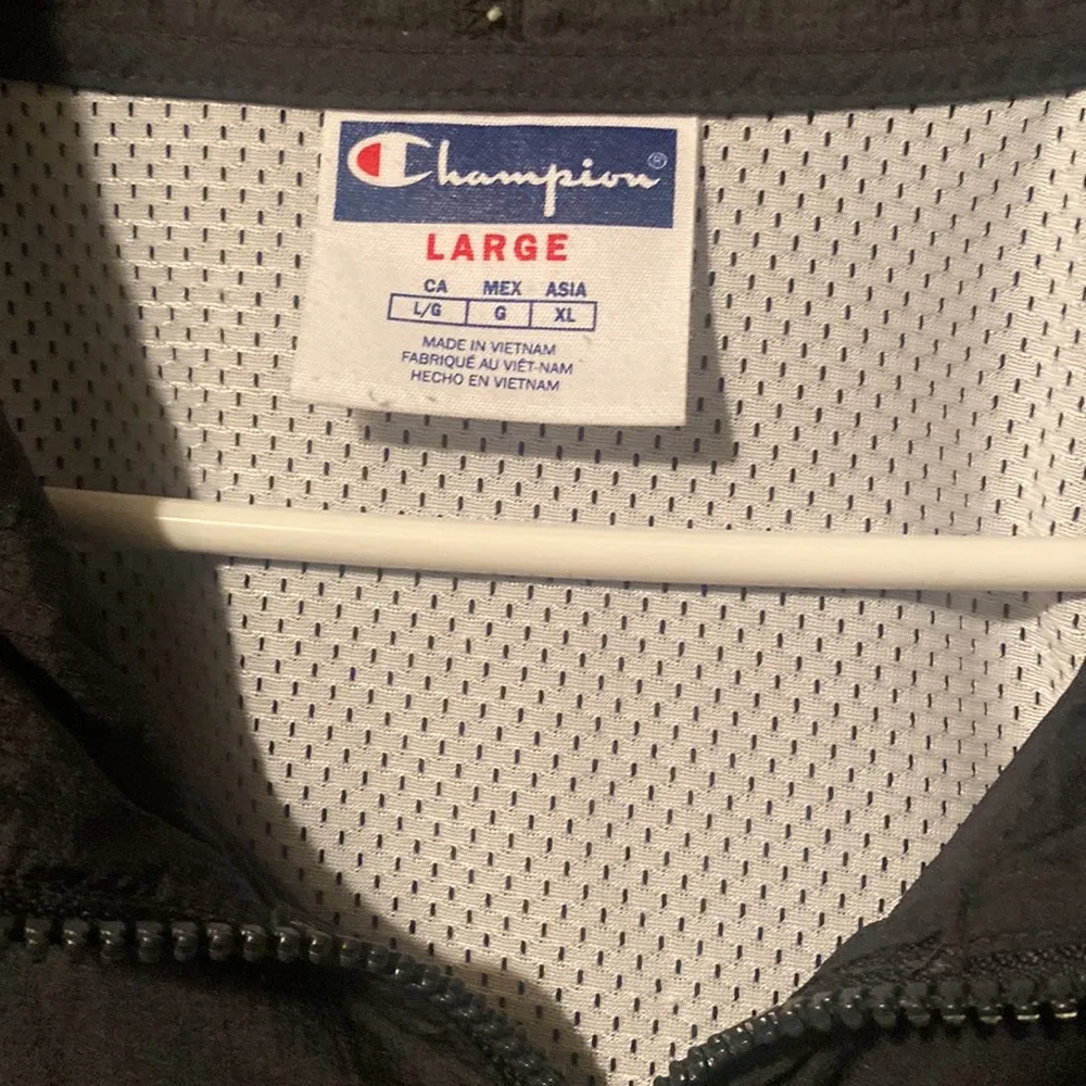 Champion Super cute lightweight  windbreaker - Image 3
