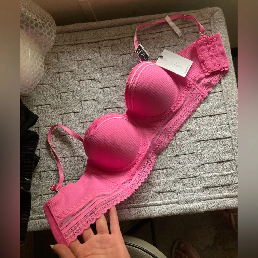 Pink Lace Bra Top Size 34C - Image 9
