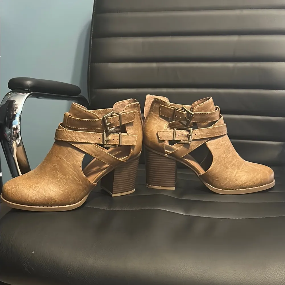 Soda Women’s Tan Ankle Booties, Size 9 - Image 5