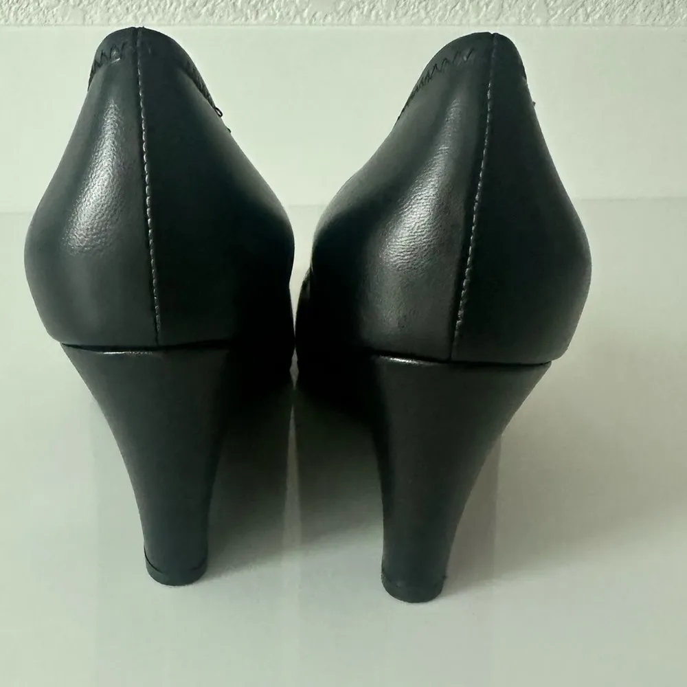 Salvatore Ferragamo Fondente Black Wedge Pump Heels Napa Calf Leather Size 8.5 - Image 5