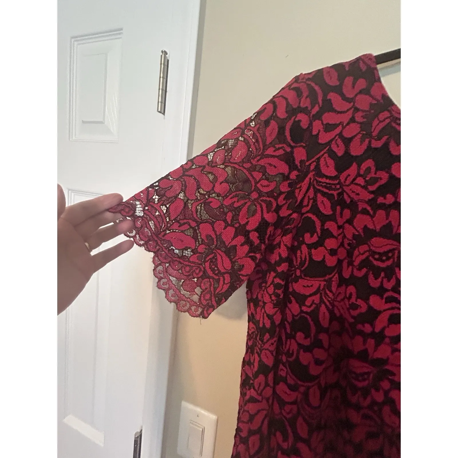 MADISON LEIGH RED & BLACK SHORT SLEEVE LACE KNEE LENGTH SHEATH DRESS - SZ 16W - Image 3