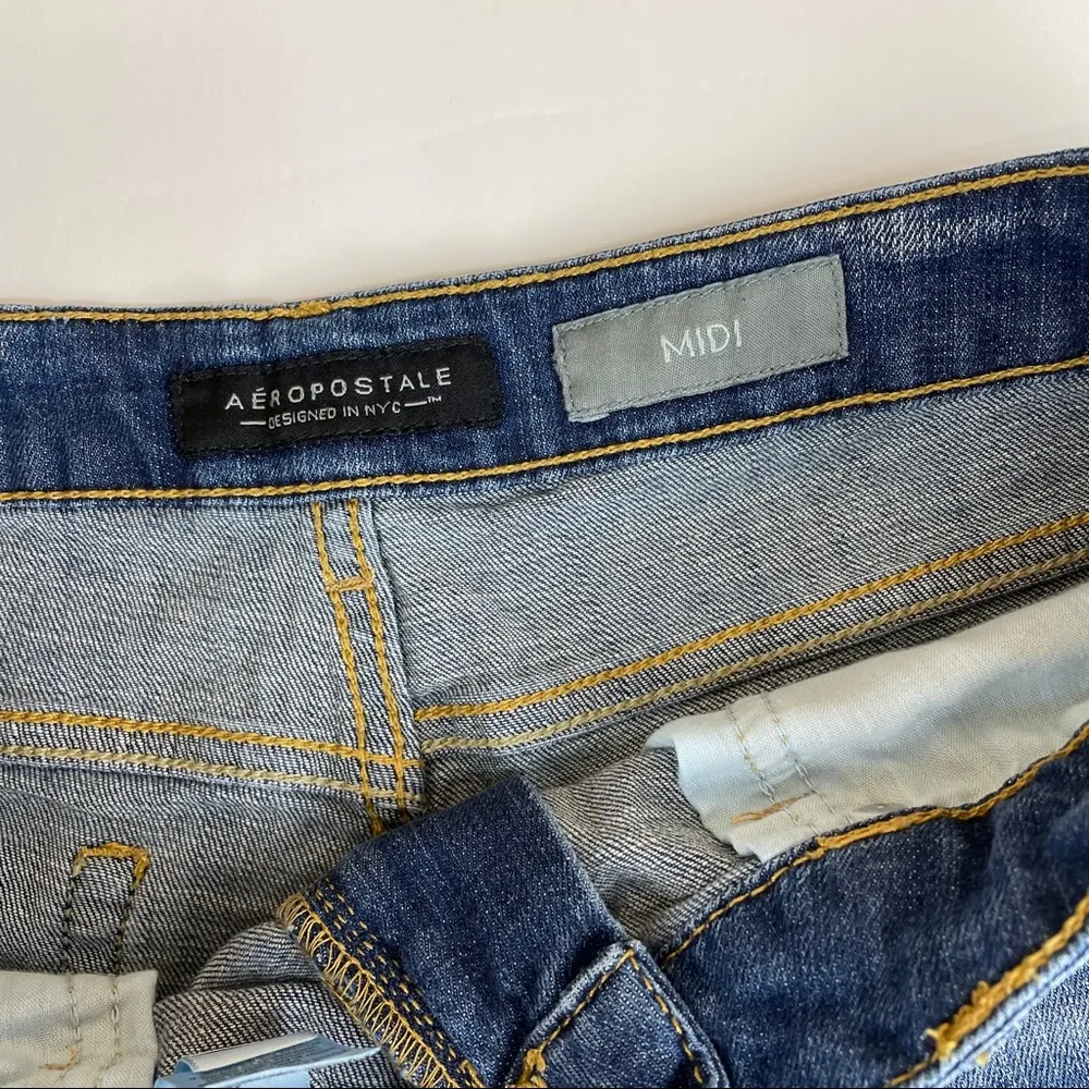 Aeropostale Distressed Cuffed Denim Jean Shorts Sz 8 - Image 4