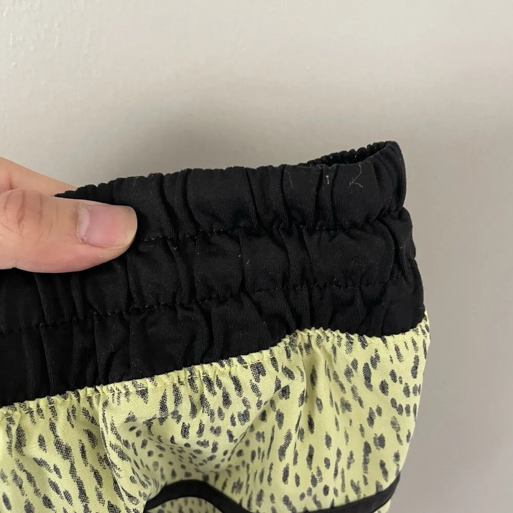 Lululemon Size 8 Yellow Printed Tracker Shorts 4" Inseam Athletic Workout - Image 5