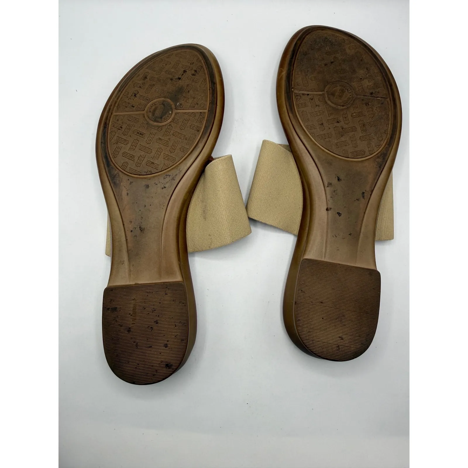 Italian Shoemakers Women 9.5 Brown Leather Slip On Thong Sandals Tan Gold Accent - Image 5