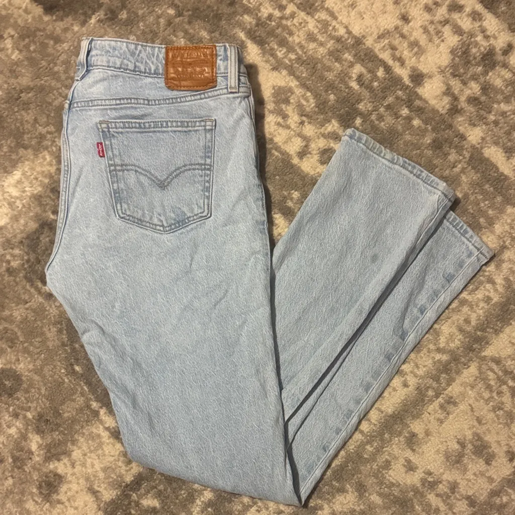 Levi’s Low Pitch Straight Light Blue Denim Jeans 30 - Image 3