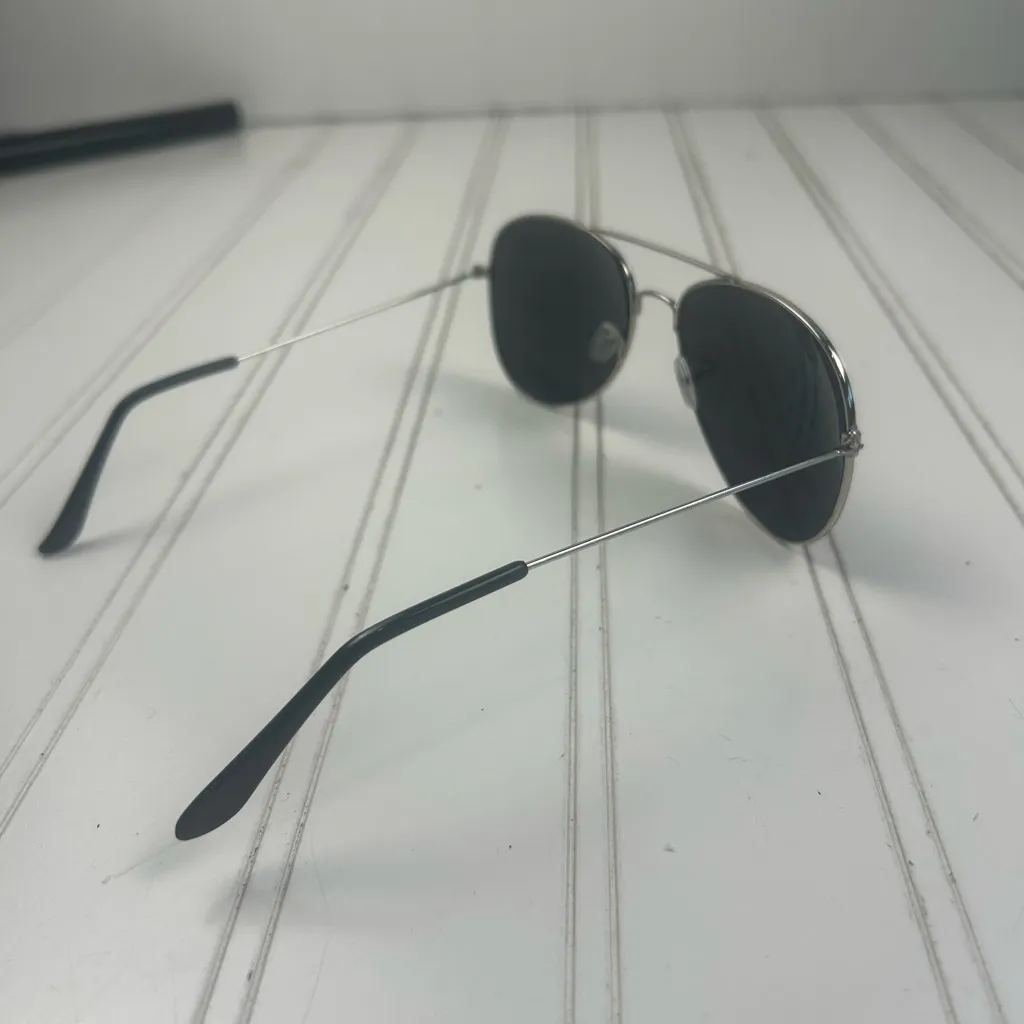 Fourth of July USA Flag Aviator Sunglasses – Patriotic American Flag Lens Unisex Black - Image 3