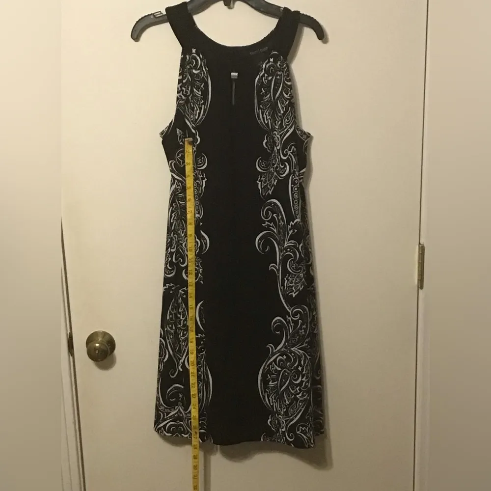 White House black market sleeveless dress size small - Image 3