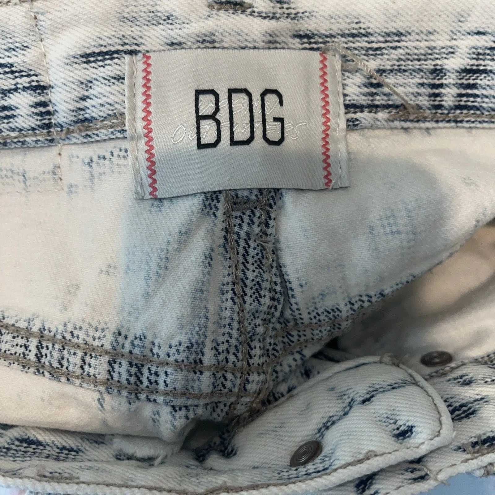 BDG Urban Outfitters Y2K Women’s High Rise Acid Washed Roll Hem Shorts Size 25 - Image 4