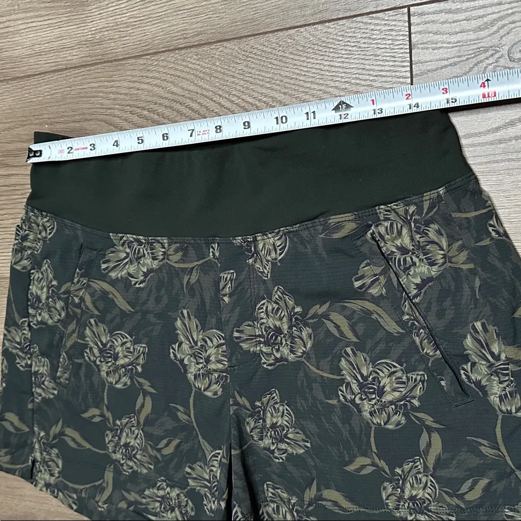 Athleta Trekkie North High Rise Stretch Hiking Shorts Terra Firma Olive Green 8 - Image 5