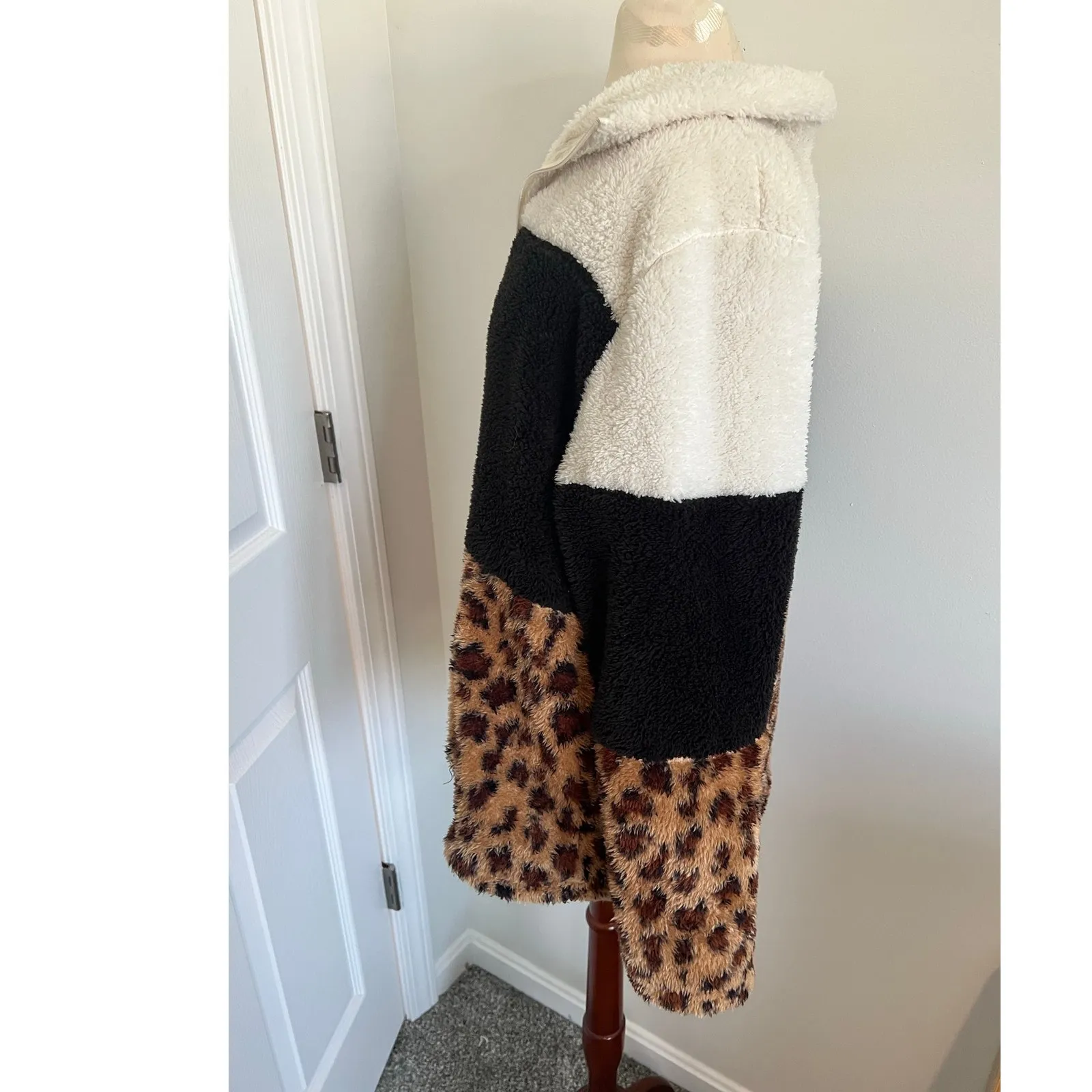 LeModa Faux Fur Quarter Zip Pullover Animal Print Jacket Large Black - Image 4