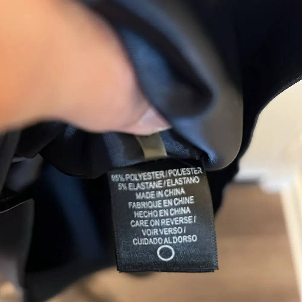 T Tahari LIKE NEW “Lauren Dress” black sleeveless dress Sz 10 midi keyhole - Image 9