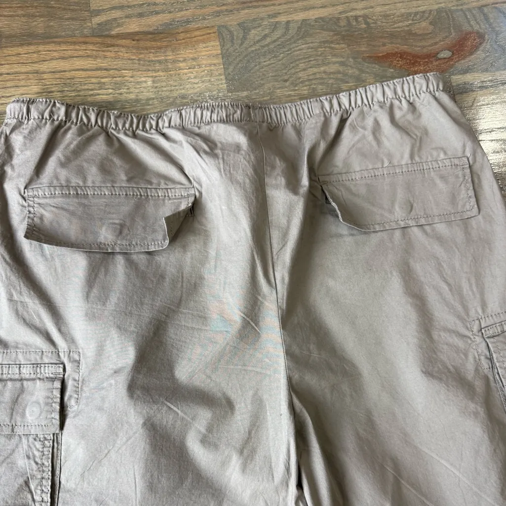 JCPenney Women's Light Gray Cargo Pants Size XL - Image 6