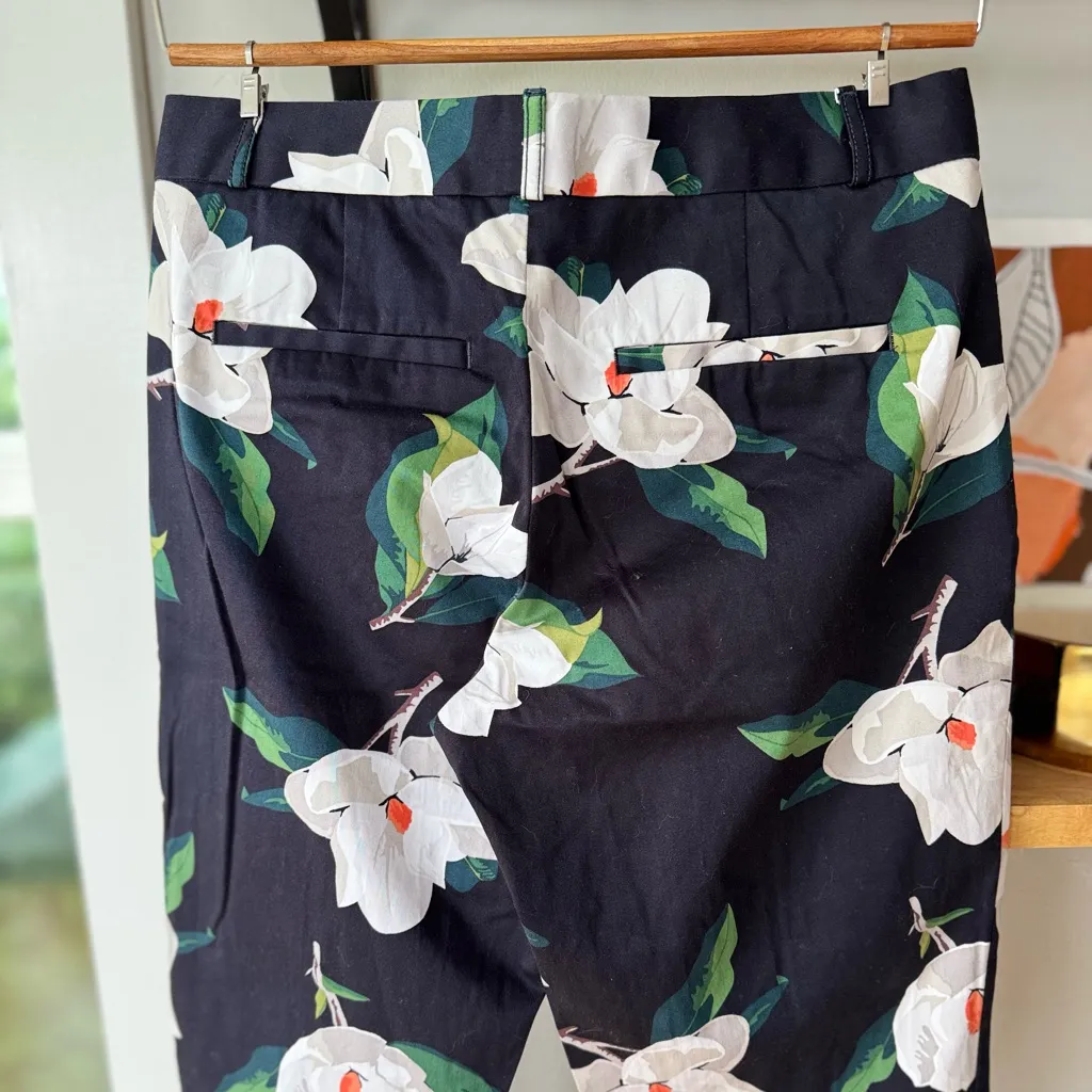 Banana Republic Navy Blue White Floral Magnolia Print Dress Pants Size 4 NWOT - Image 4