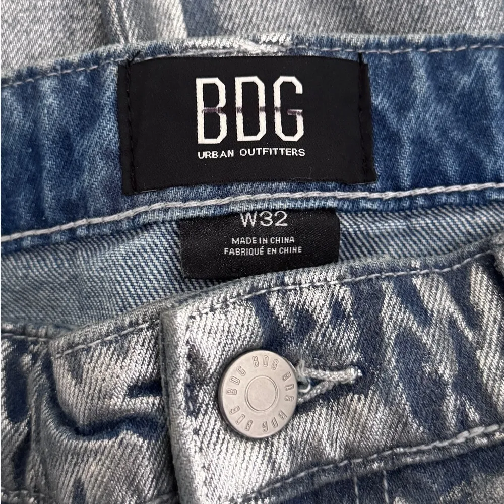 NWT Urban Outfitters Baggy Bella Jeans Metallic Silver Finish Size W32 - Image 3