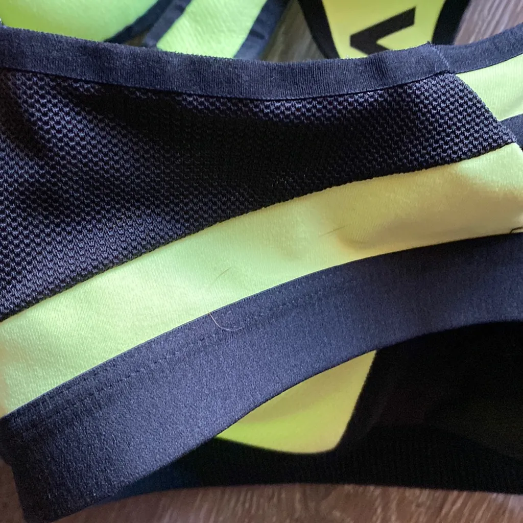 VSX Victoria’s Secret Incredible Yellow Maximum Support Sport Bra Size 32 B - Image 9