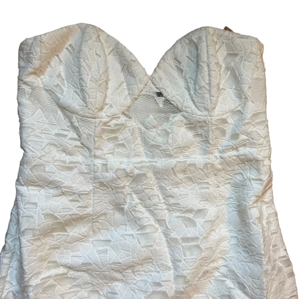 Bardot white sweetheart neckline lace white midi dress size 8 - Image 2