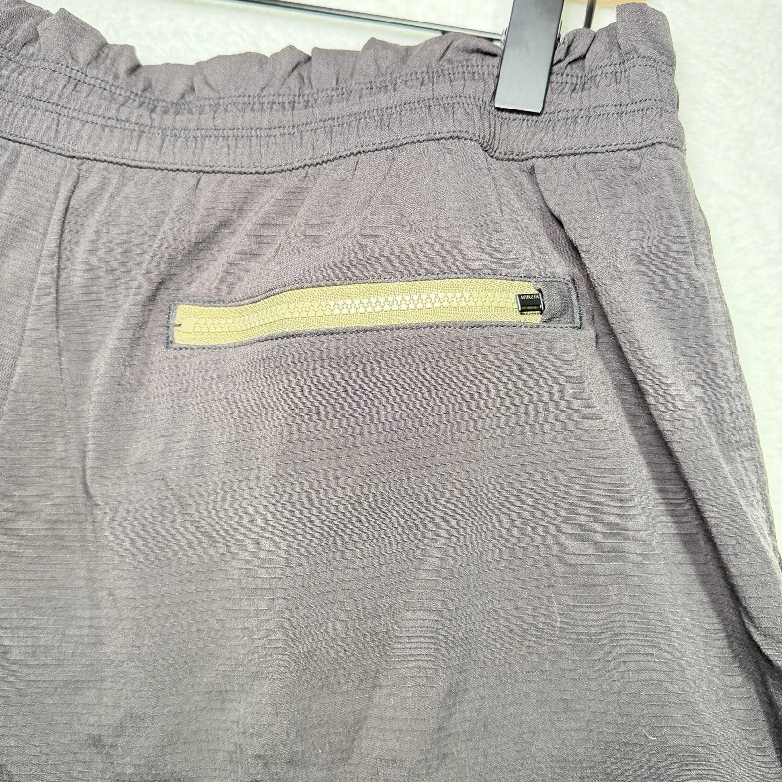 Athleta Trekkie Shorts Gray 4" Women’s Size L Outdoor Hiking - Image 8