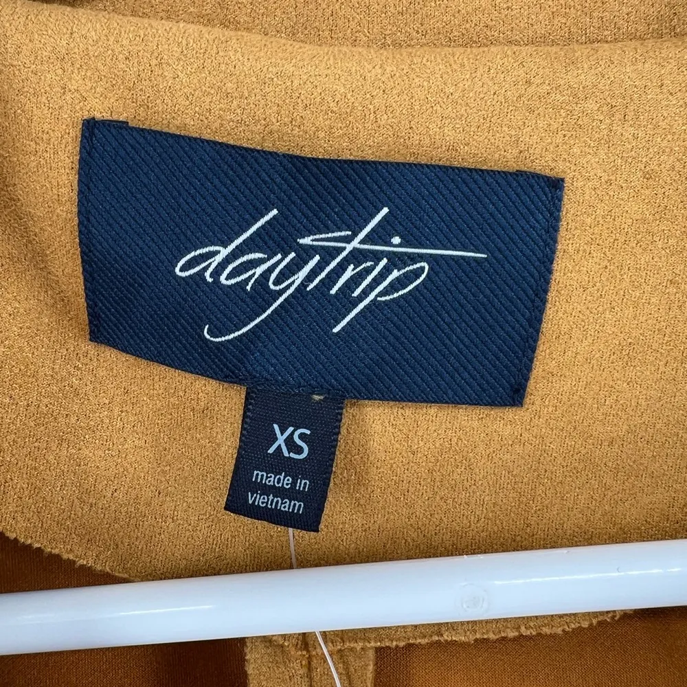 Daytrip faux suede xs mustard yellow open front zipper detail moto jacket fall - Image 4