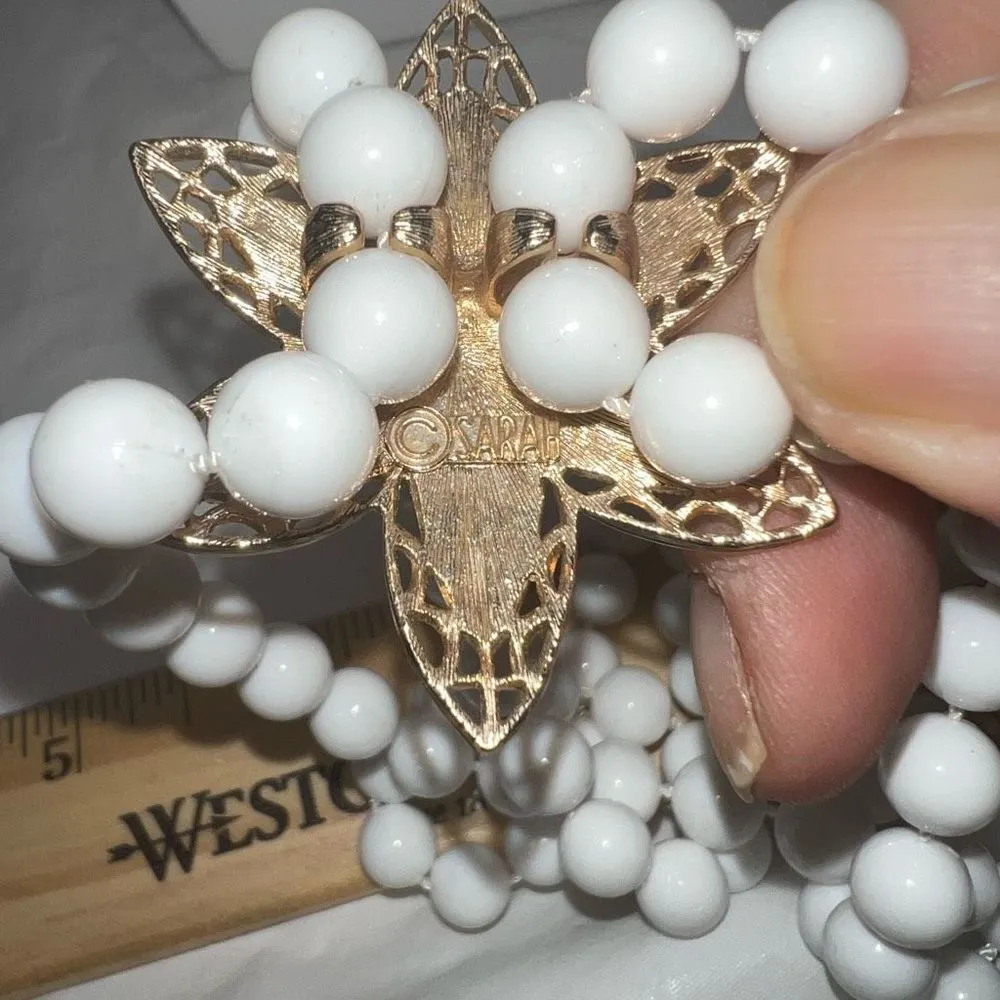 Sara Coventry Signed Vintage White Bead Gold Tone Floral MCM Y Necklace White - Image 7