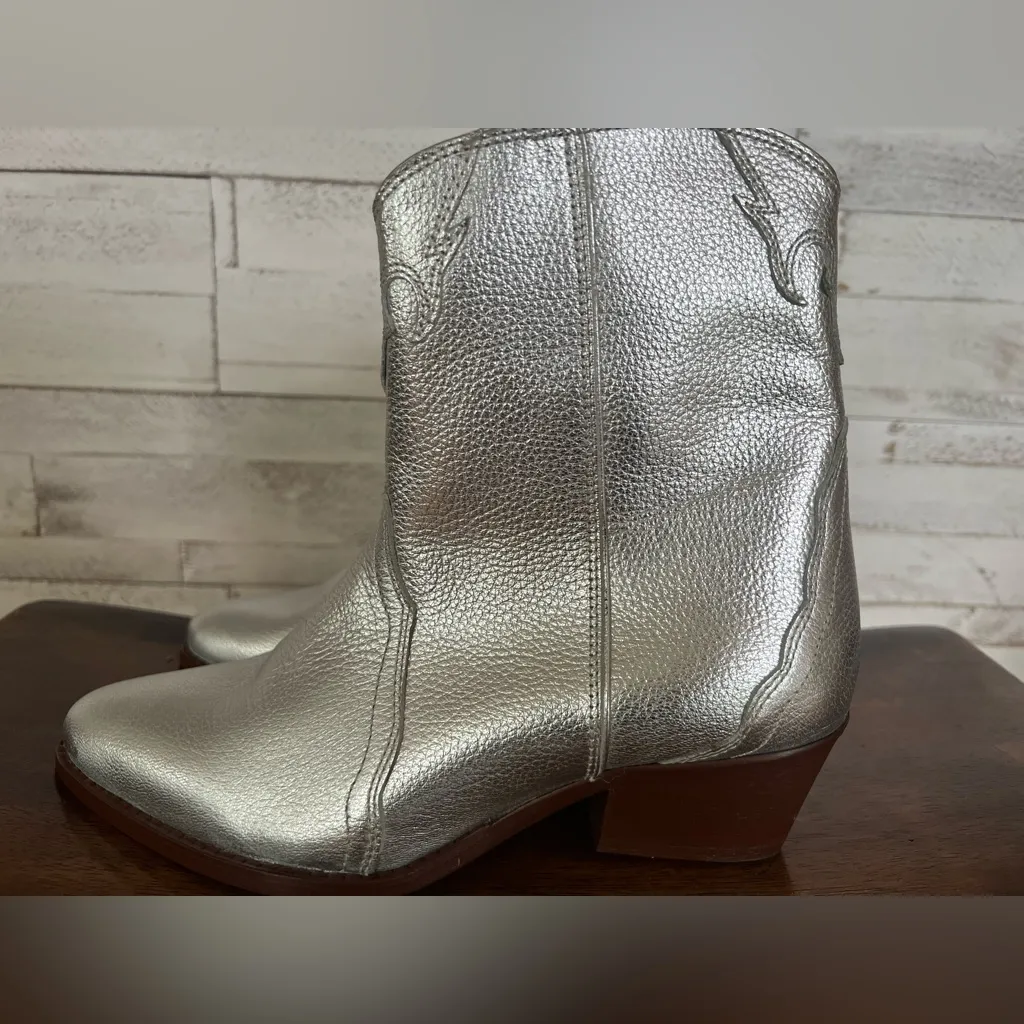 Free people New Frontier Silver Leather Western Ankle Booties Sz Euro 36./6 - Image 4