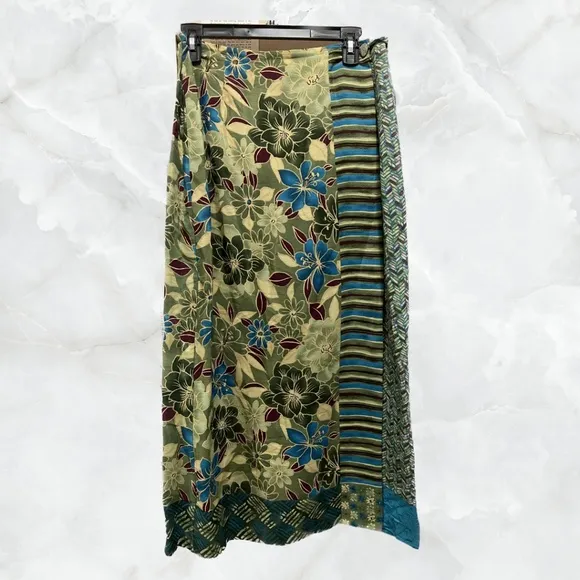 Vintage Green Flower Patterned and Patchwork Lightweight Maxi Skirt - Image 2
