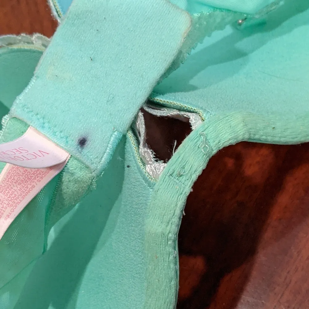 Victoria's Secret Push up Bra 34D - Image 4