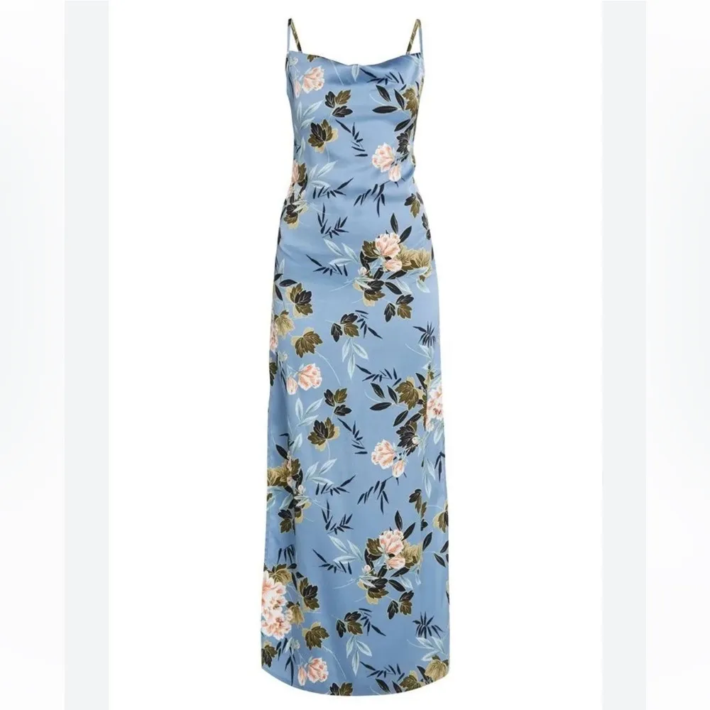 EUC - Missguided Blue Floral Maxi Dress - Image 2