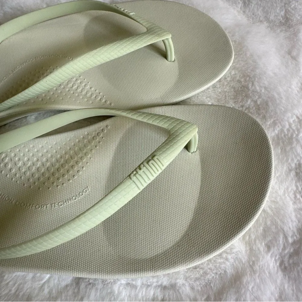 FitFlop Women's Iqushion Ergonomic Flip-Flops Size 7 - Image 5
