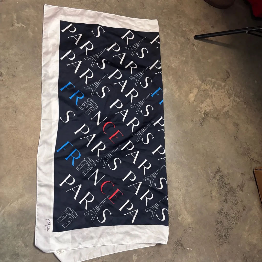 Patricia Paris Womens 34x34 Scarf Navy Blue Red Vintage Souvenir de Paris - Image 4