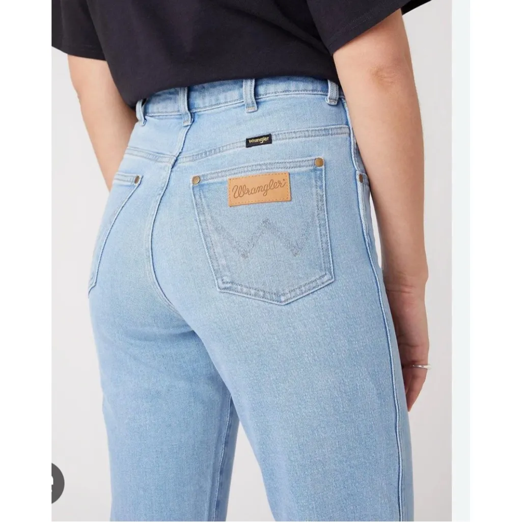 Wrangler Light Wash Denim Mom Jeans 25 - Image 3