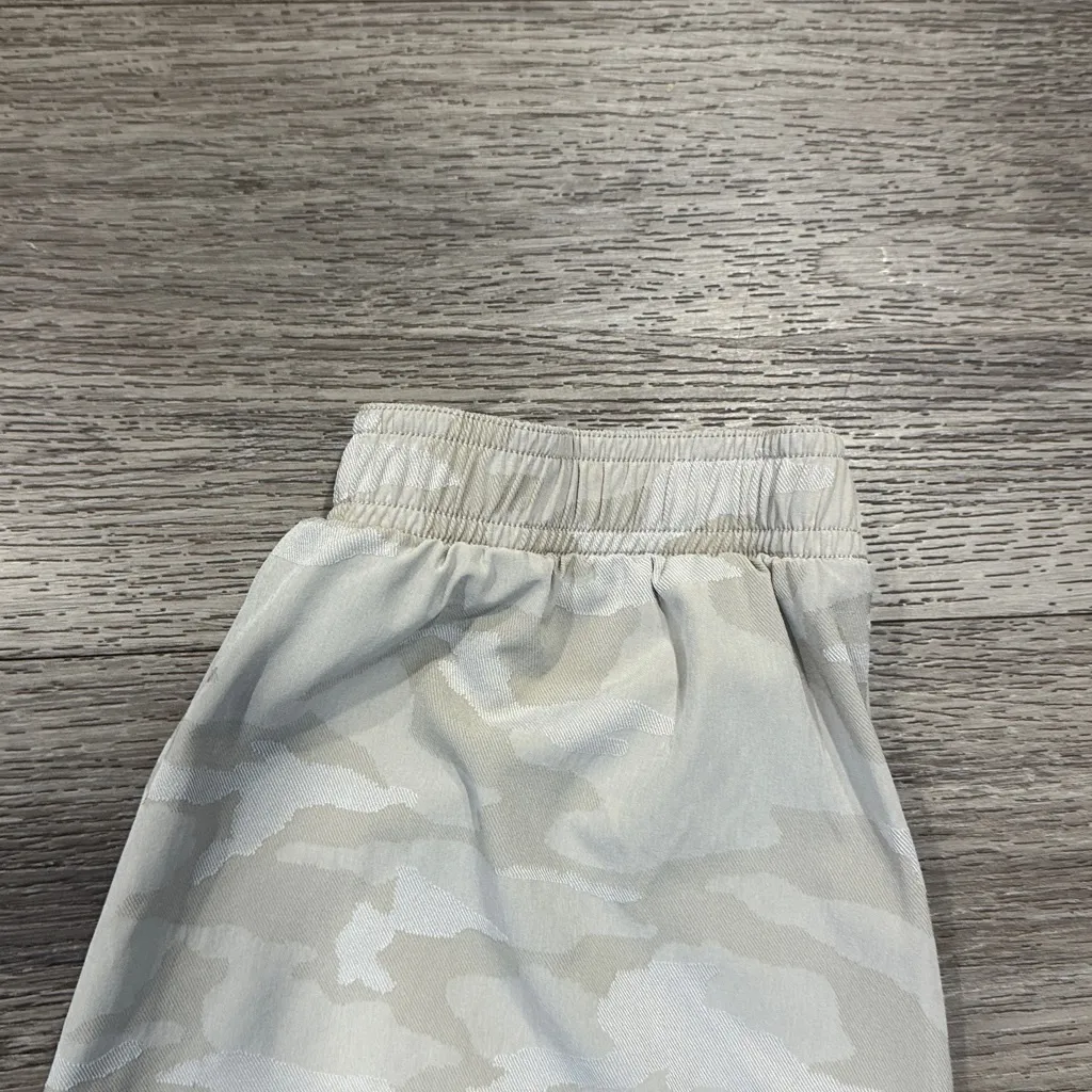 Athleta Camouflage Light Tan Joggers Brooklyn Camo Pants - Image 7