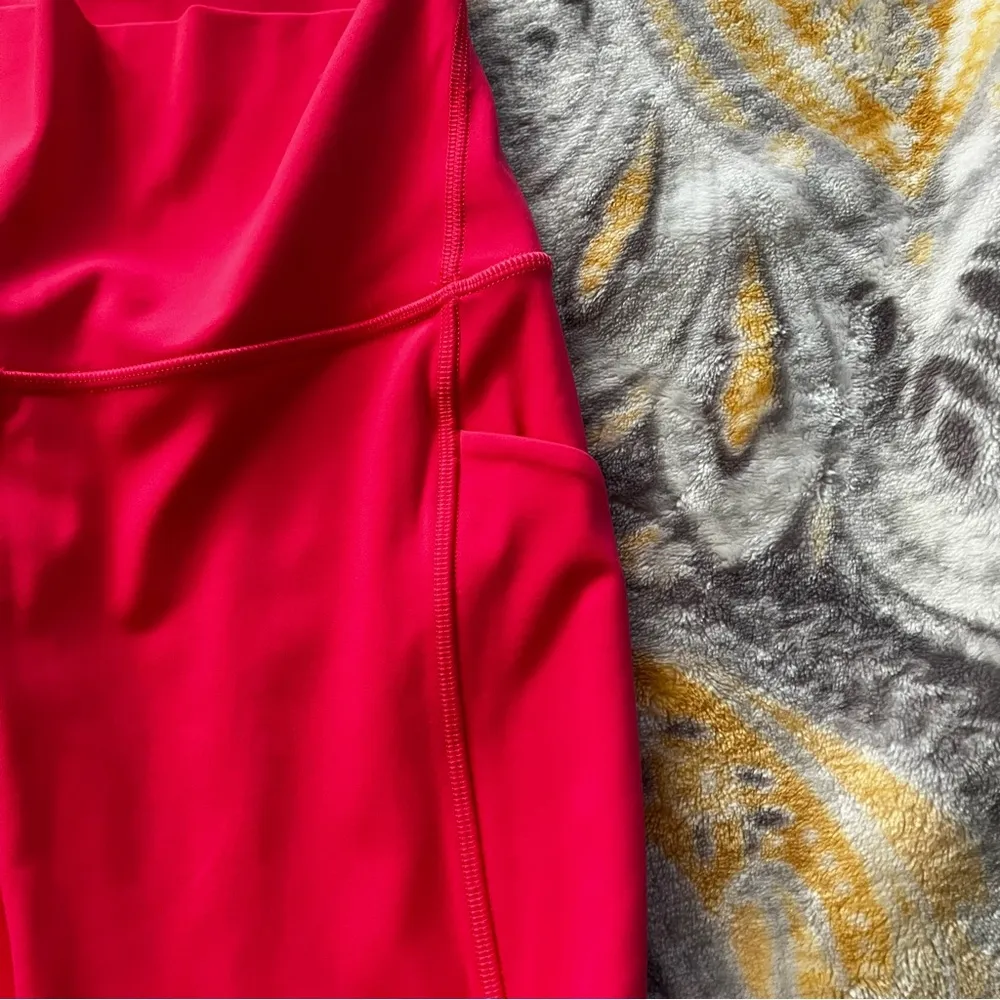 Lululemon align 25” with pockets lip gloss size 6 - Image 4