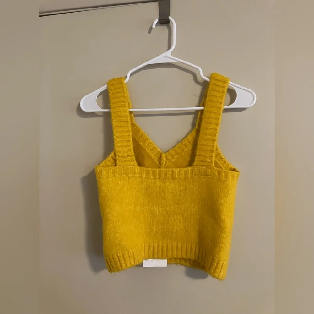 Zara Sweater Tank Yellow Cropped Fuzzy Knit Size Large - Image 9