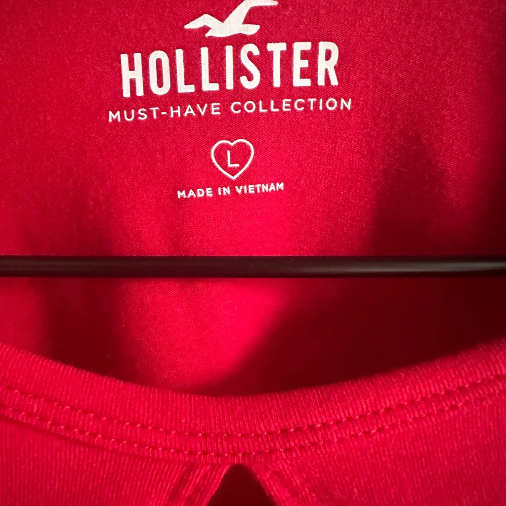 ❤️Hollister Red Keyhole Cropped Long Sleeve Tee - Image 3