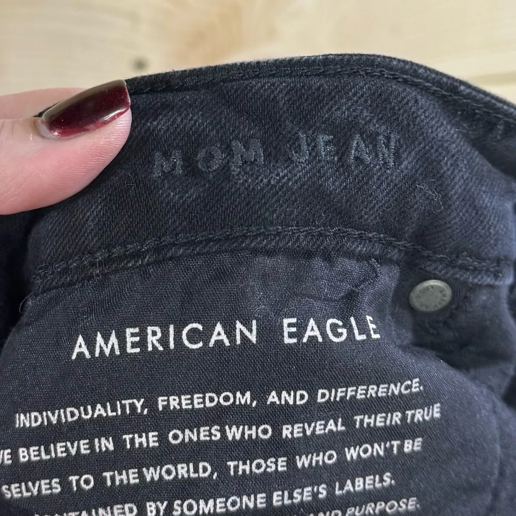 American Eagle  Mom Jeans - Image 6