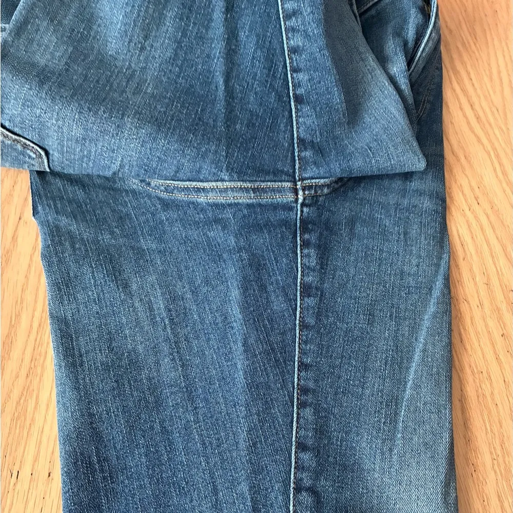 Universal Threads Universal Thread Women's Blue Distressed Jeans 6 - Image 8