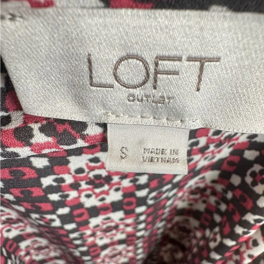 gray and pink all over print ruffle cap sleeve top size small - Image 4