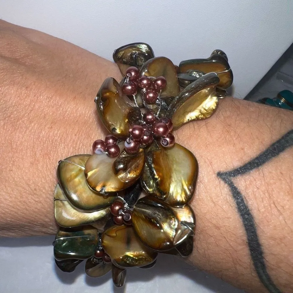 Vintage Shell and Seed Bead Flower Cord Bracelet Brown - Image 3