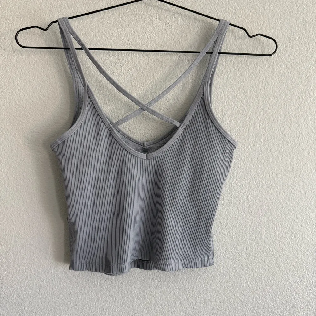 Vuori Rib Crop Tank. Size tag cut off. Fits like a size Small - Image 4