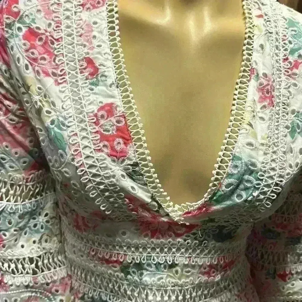 Aqua Women's Floral Lace Deep V-Neck Dress size XS - Image 10