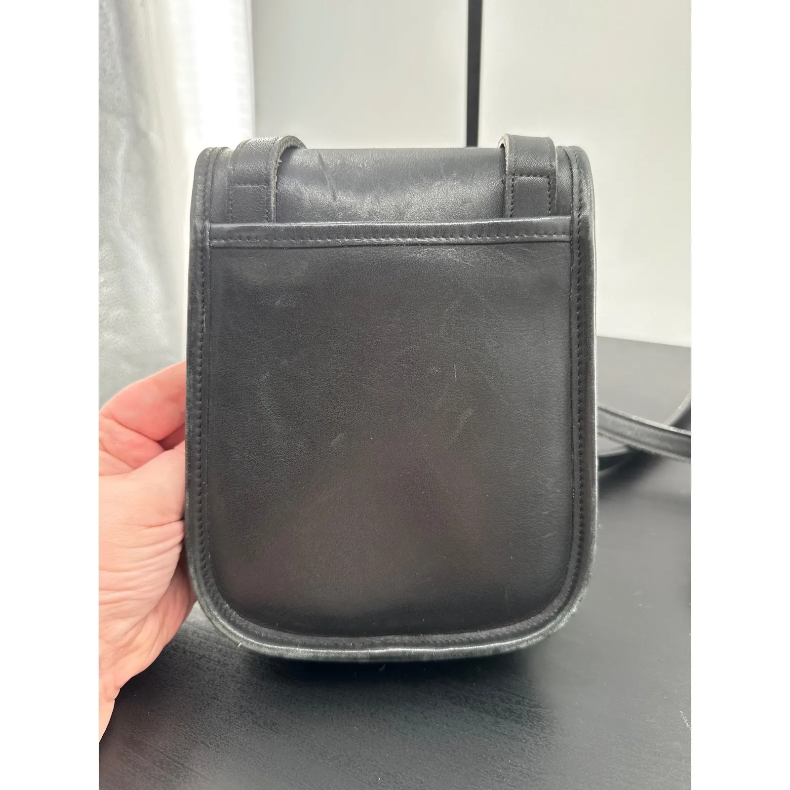 Vintage Coach Black Leather Side Pack Crossbody Bag Brass Turnlock 9978 - Image 4