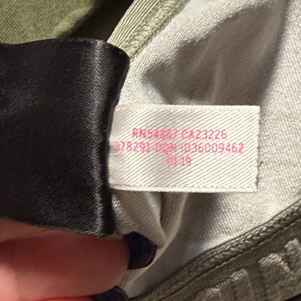 Womens PINK by Victoria's Secret Ultimate Green Camo Racerback Sports Bra Size M - Image 9