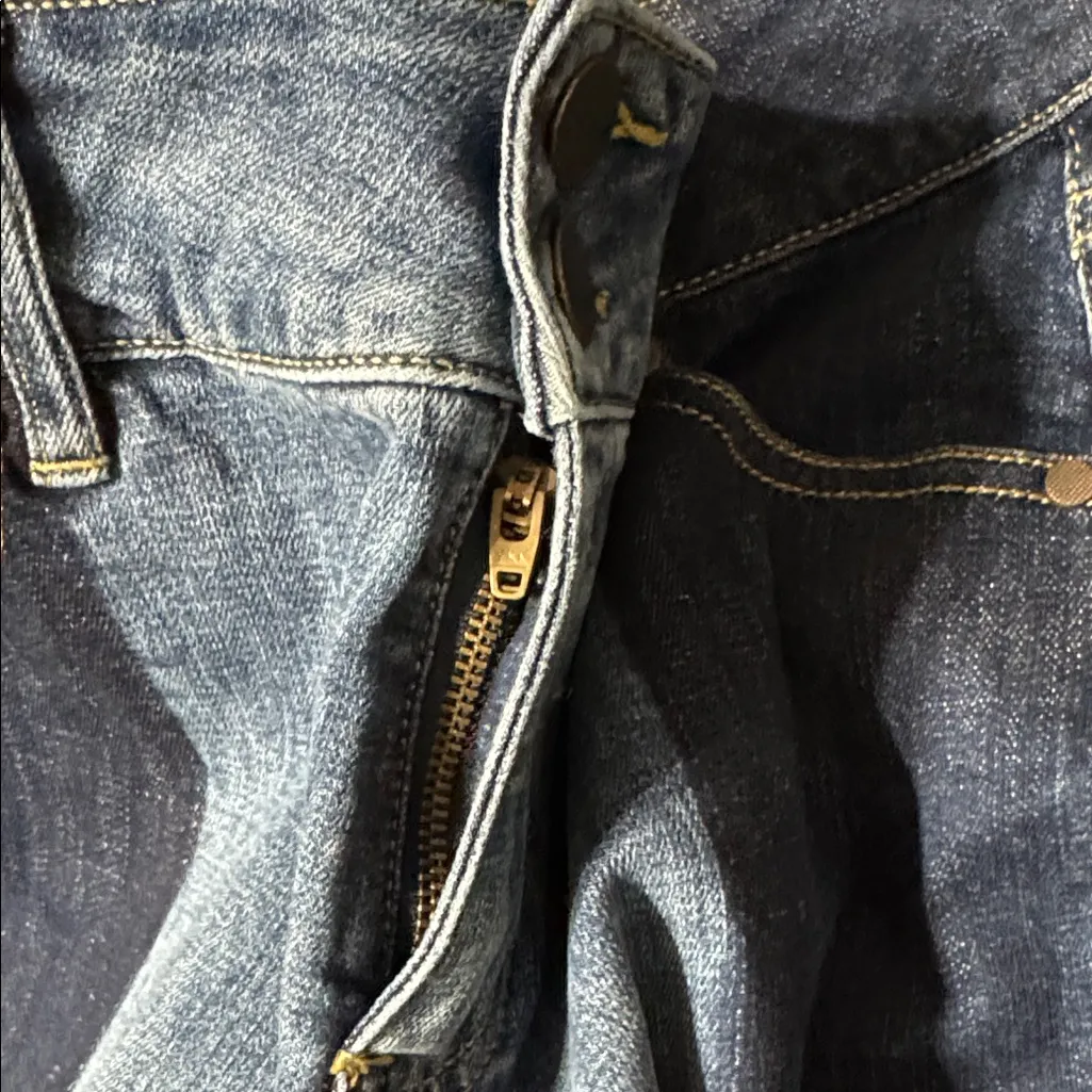 CAbi Hi-lo Crop Two-Tone Ankle Jeans in Dark and Light Blue Size 10 - Image 4