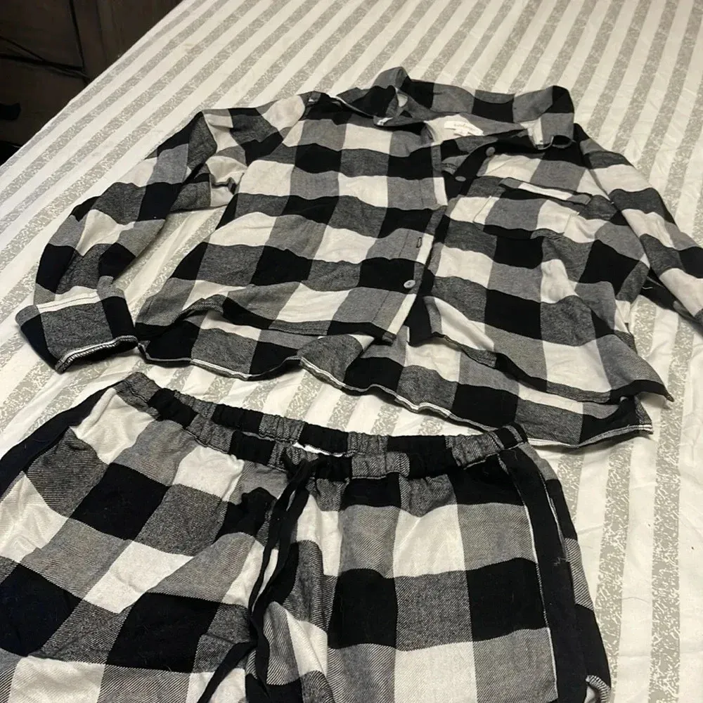 Colsie Plaid PJ Shorts and Top Lounge Set in black plaid - Image 7