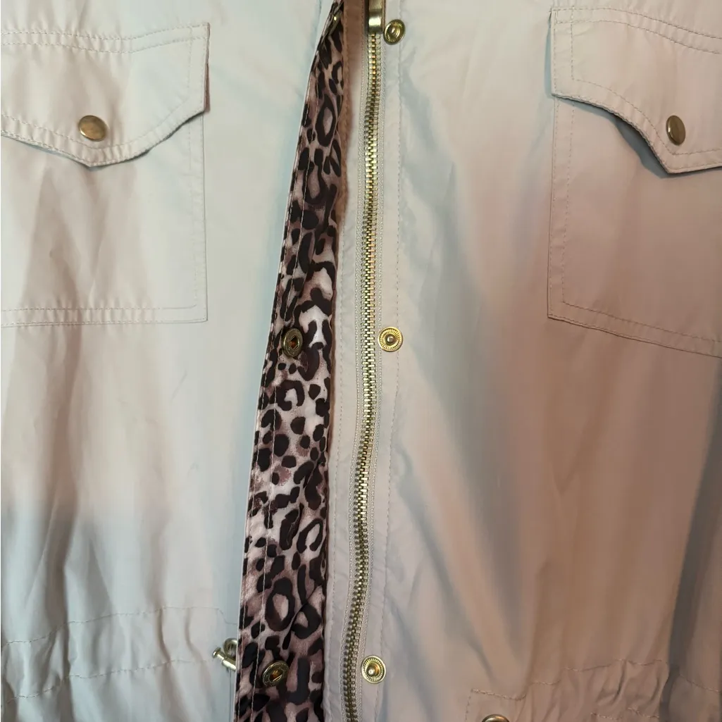 JM Collection  Beige Jacket with Leopard Accents - Image 5