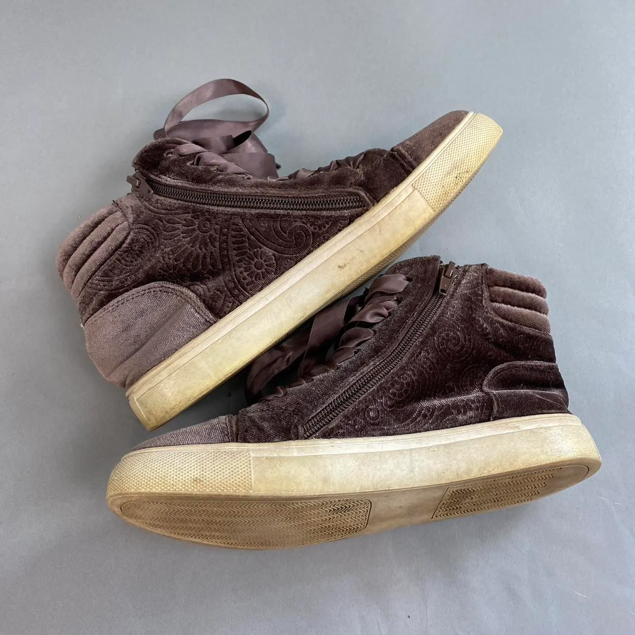 Steve Madden Velour Sneakers - Image 5