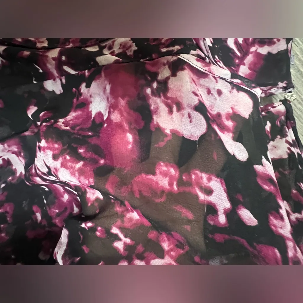 Jennifer Lopez Pink and Black Patterned Blouse size medium - Image 12