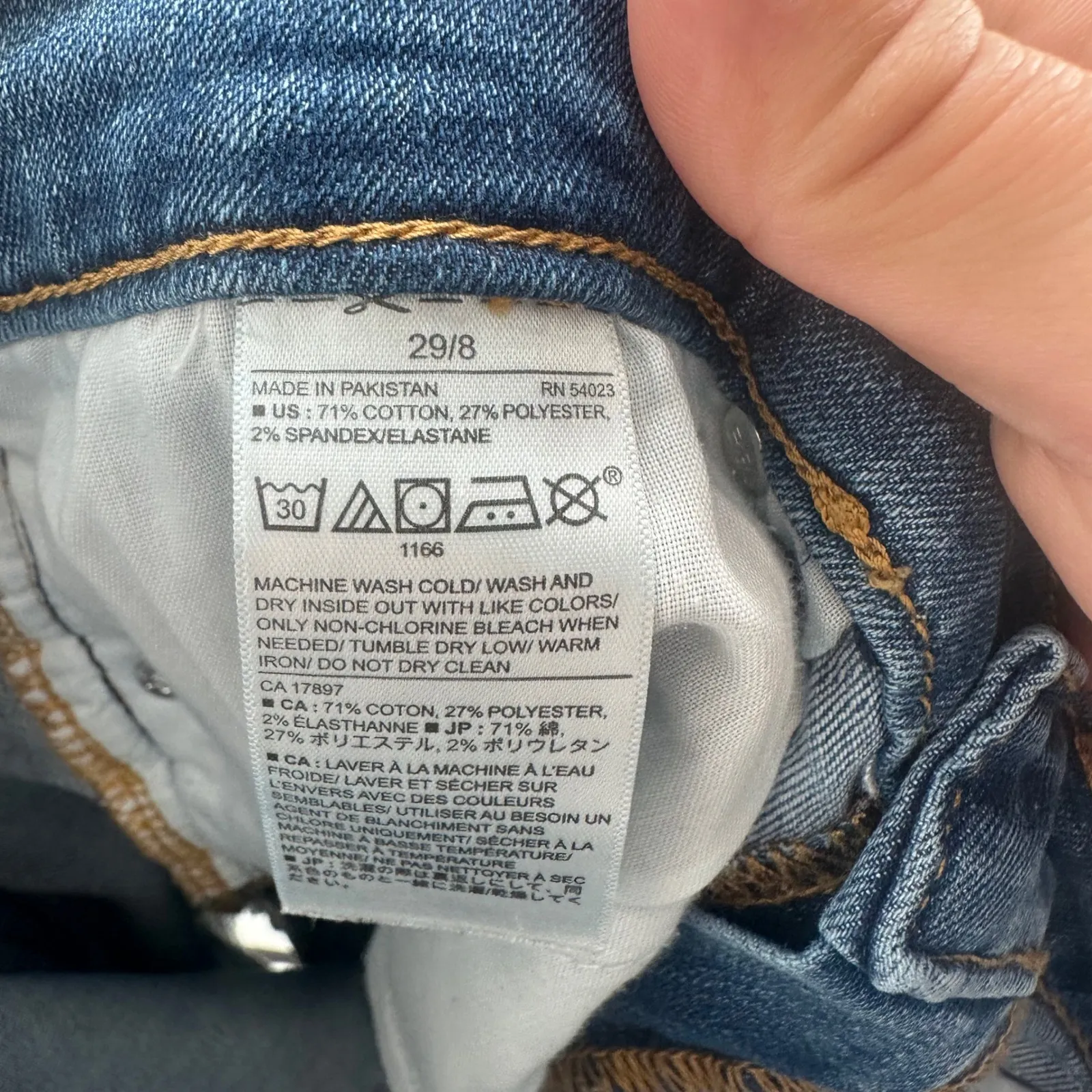 Banana Republic Women's Blue Denim Bermuda Shorts‎ Size 29/8 Medium Wash - Image 3